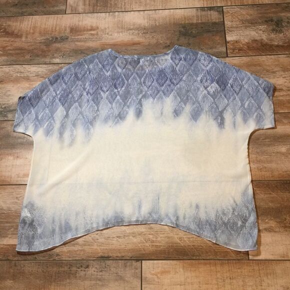 CAbi - Oversized Flowy Top (S) - Picture 4 of 4